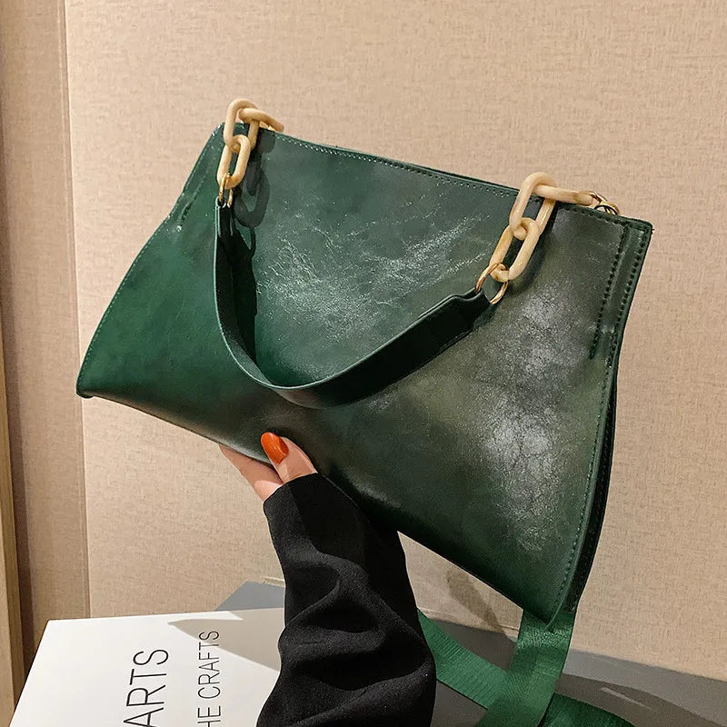 Elegant Shoulder Bag in Soft Leather | Spacious Fashionable Bag